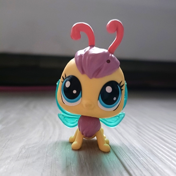 LPS Littlest Pet Shop #62 Fairlie Frostling Butterfly - Picture 3 of 4